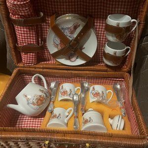Peter Rabbit Picnic Set ByThe World Of Beatrix Porter